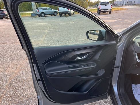 Used 2024 GMC Terrain SLE image 17
