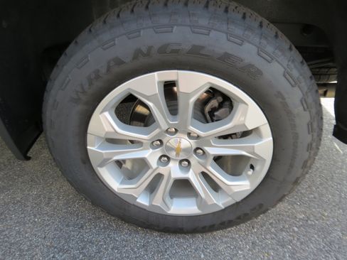 Used 2025 Chevrolet Silverado 1500 LTZ w/ Technology Package AWD/4WD image 11
