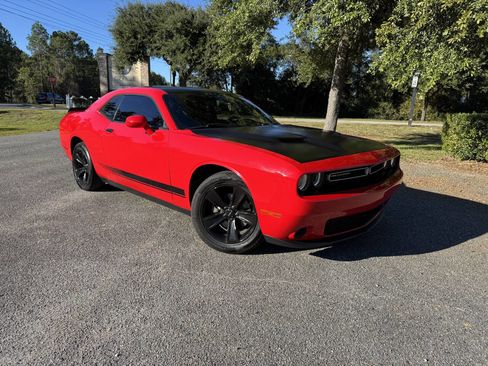 Used 2020 Dodge Challenger SXT image 8