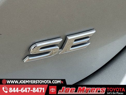 Used 2024 Toyota Camry SE image 11