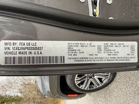 Used 2025 Jeep Wagoneer 4WD w/ Premium Group I image 39