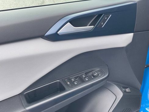 Certified 2023 Volkswagen Taos SE FWD image 11