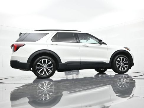 Used 2025 Ford Explorer ST-Line AWD/4WD image 25