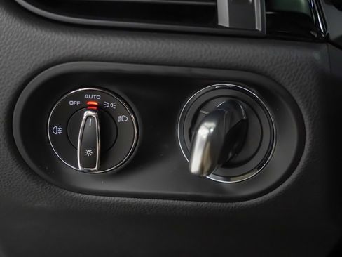 Certified 2025 Porsche Macan image 25