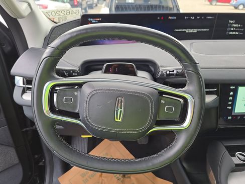 Used 2025 Lincoln Navigator L Reserve AWD/4WD image 8