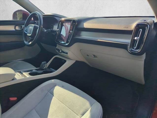 Used 2020 Volvo XC40 T5 Momentum AWD/4WD image 30