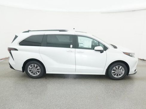 New 2026 Toyota Sienna XLE image 69