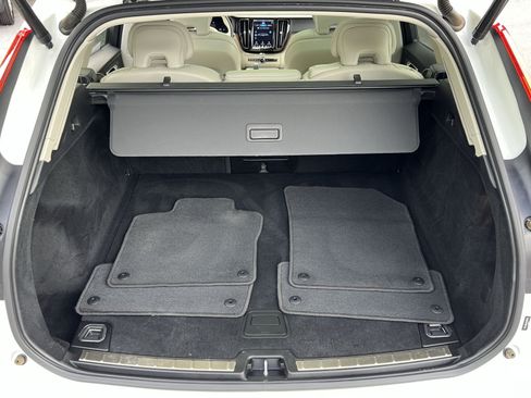 Used 2022 Volvo XC60 B5 Momentum AWD/4WD image 31