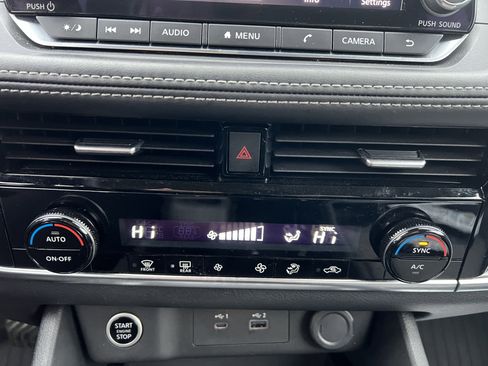 Used 2022 Nissan Rogue SV image 24