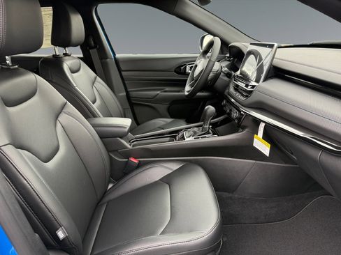 New 2026 Jeep Compass Limited image 15