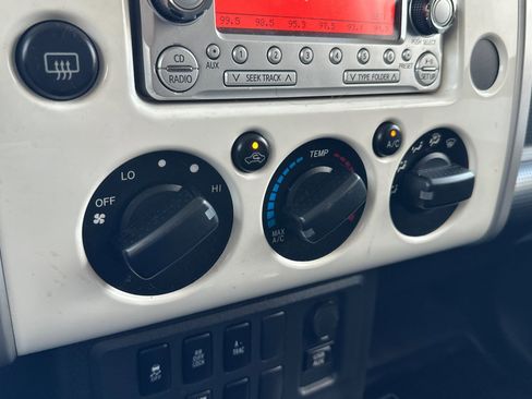 Used 2013 Toyota FJ Cruiser 4WD w/ Upgrade Pkg image 27