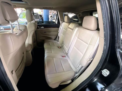 Used 2013 Jeep Grand Cherokee Limited w/ Luxury Group II image 19