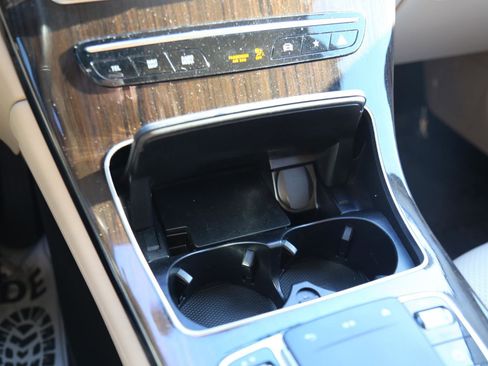 Used 2022 Mercedes-Benz GLC 300 image 8