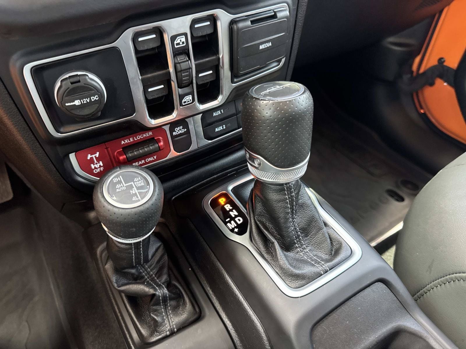 Used 2025 Jeep Gladiator Mojave AWD/4WD image 26