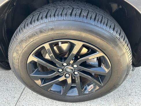 Used 2016 Land Rover Discovery Sport SE AWD/4WD image 13