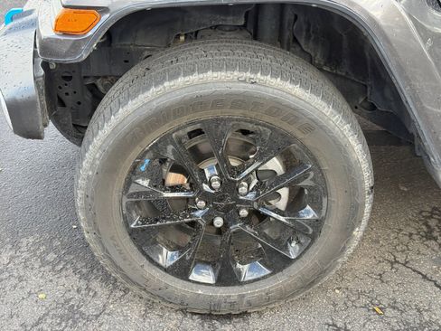 Used 2022 Jeep Wrangler Unlimited Sahara image 6