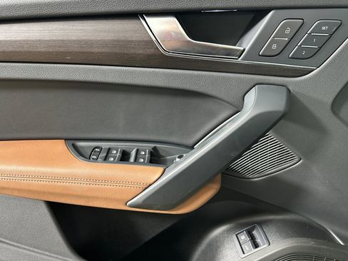 Used 2023 Audi Q5 e Premium Plus w/ Premium Plus Package image 10