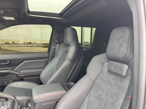 Used 2025 Toyota Tacoma TRD Sport image 17