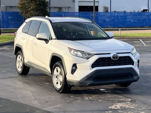 Used 2020 Toyota RAV4 XLE FWD image 3