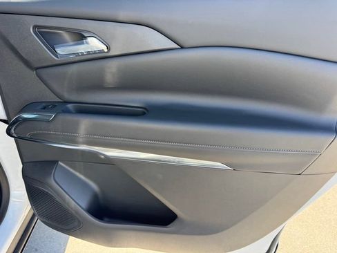 New 2026 Chevrolet Traverse LT w/ Sun and Wheel Package FWD image 10