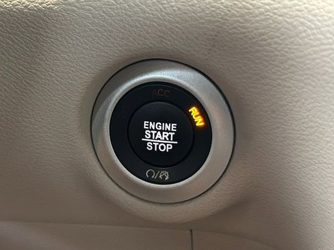 Used 2020 Chrysler Pacifica Touring-L Plus FWD image 27
