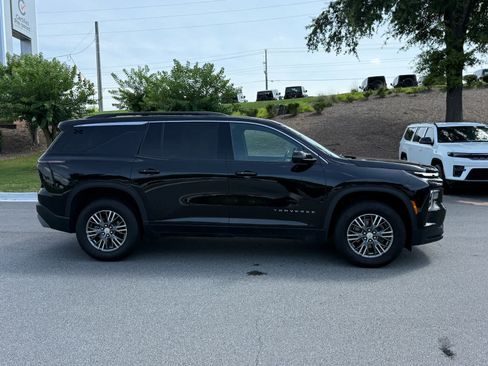 Used 2024 Chevrolet Traverse LT FWD image 6