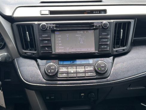 Used 2018 Toyota RAV4 XLE FWD image 26