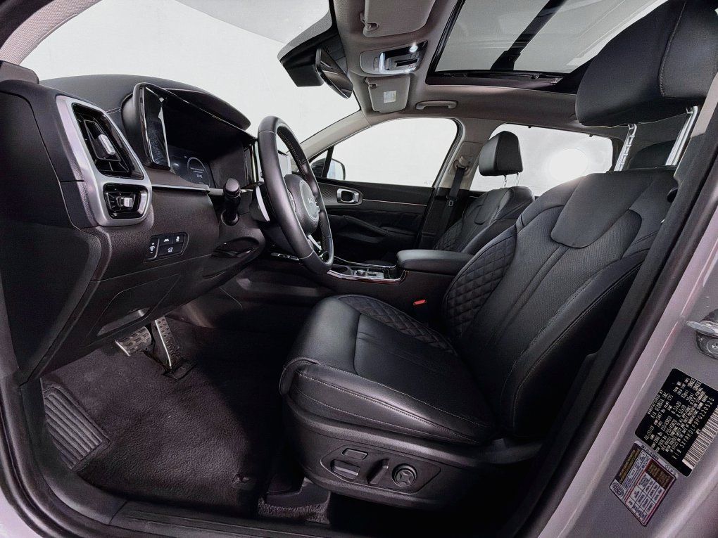 Used 2023 Kia Sorento SX AWD/4WD image 11