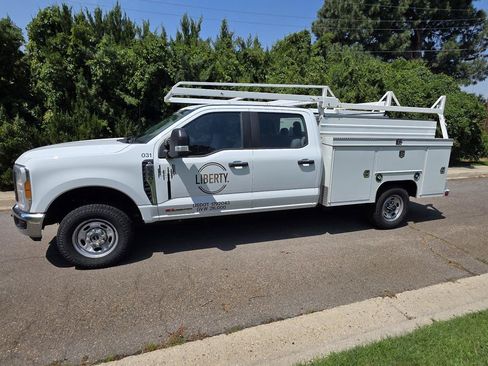 Used 2023 Ford F350 XL w/ XL Driver Assist Package AWD/4WD image 2