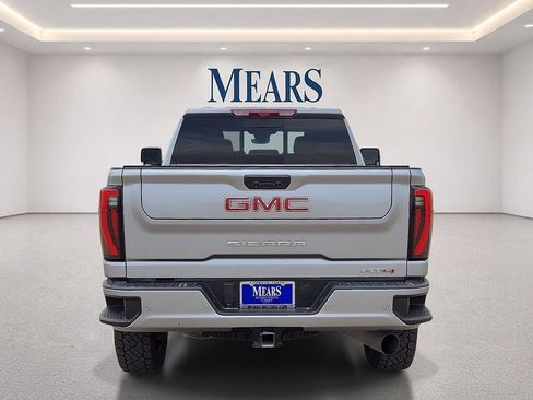 Used 2024 GMC Sierra 2500 AT4 w/ Technology Package AWD/4WD image 4