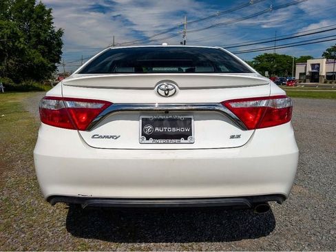 Used 2017 Toyota Camry SE w/ Moonroof Package FWD image 6