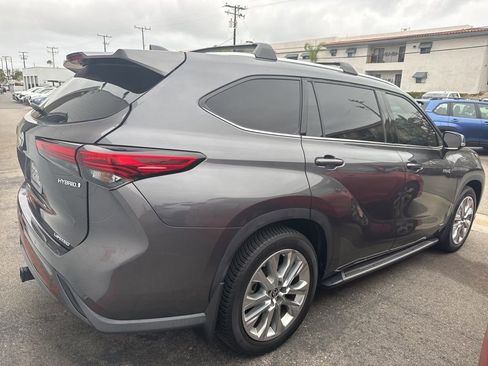 Used 2021 Toyota Highlander Limited AWD/4WD image 9