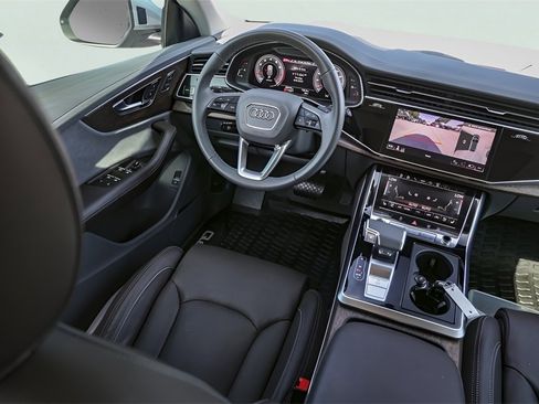 Used 2024 Audi Q8 Prestige image 30