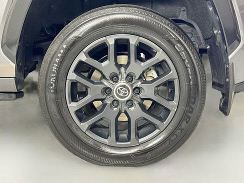 Used 2024 Toyota Sequoia Platinum AWD/4WD image 10