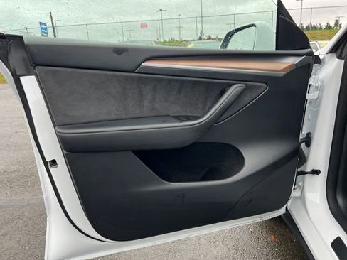 Used 2023 Tesla Model Y Long Range image 17