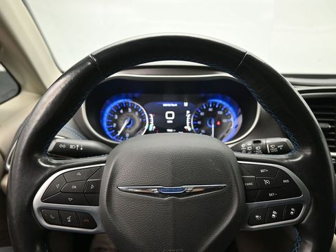 Used 2021 Chrysler Pacifica Touring-L w/ Uconnect Theater Family Group FWD image 13