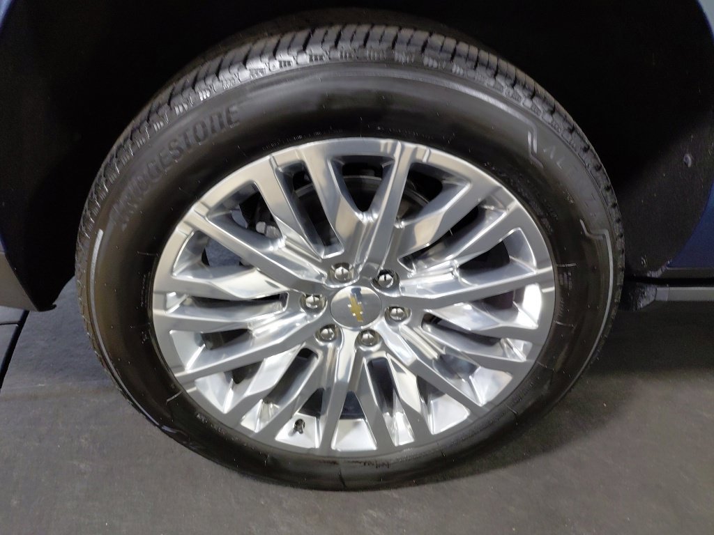 Certified 2026 Chevrolet Suburban High Country AWD/4WD image 37