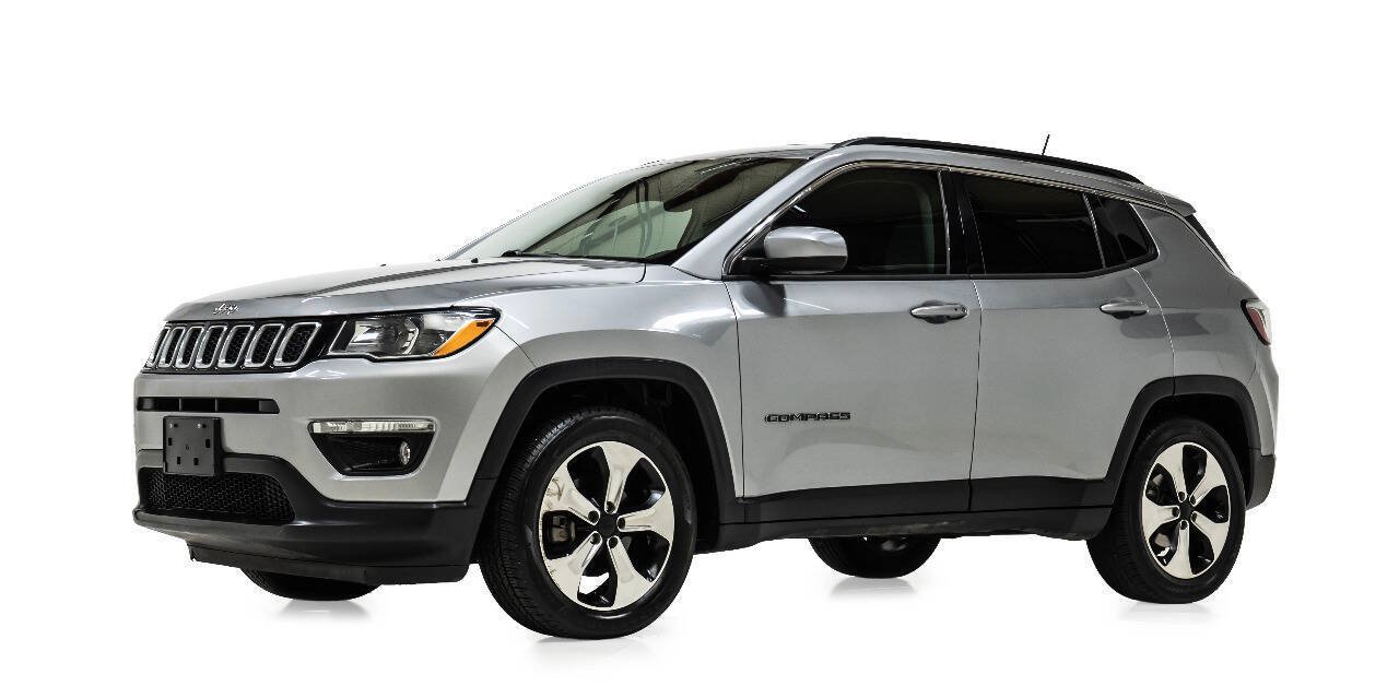 Used 2017 Jeep Compass Latitude w/ Popular Equipment Group FWD image 2
