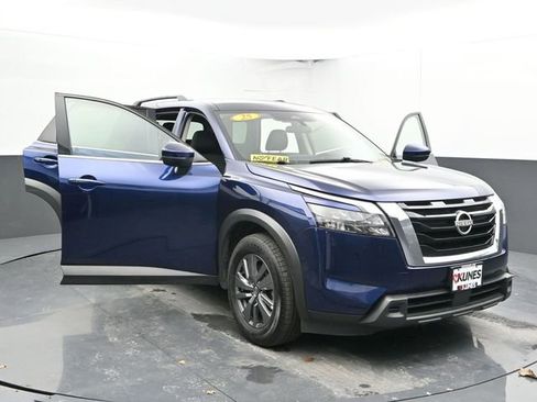 Used 2025 Nissan Pathfinder SV image 51
