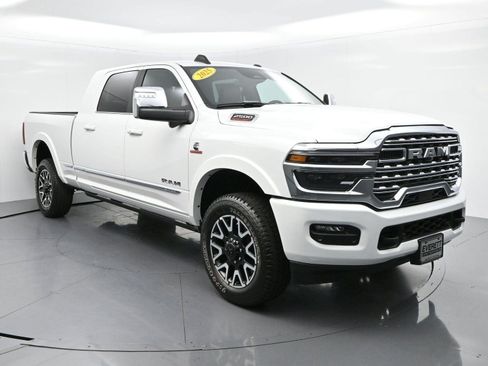 Used 2025 RAM 2500 Limited AWD/4WD image 2