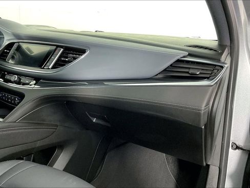 Used 2024 Buick Enclave Premium image 22