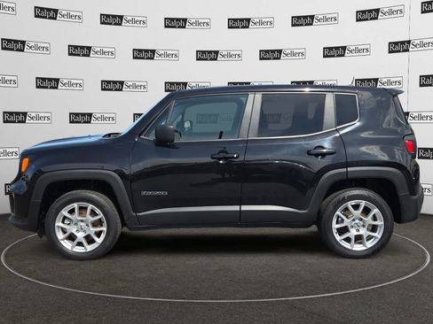 Used 2023 Jeep Renegade Latitude AWD/4WD image 3