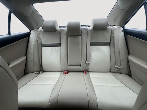 Used 2012 Toyota Camry XLE w/ Leather Pkg FWD image 12