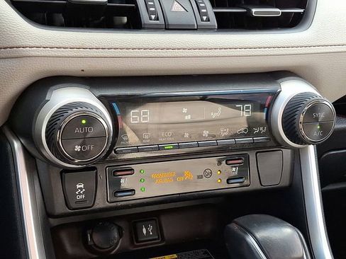 Used 2019 Toyota RAV4 Limited image 19