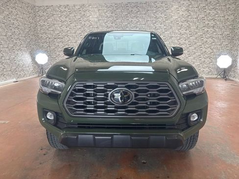 Used 2021 Toyota Tacoma TRD Off-Road w/ TRD Premium Off Road Package AWD/4WD image 2