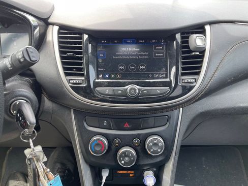 Used 2020 Chevrolet Trax LT FWD image 8