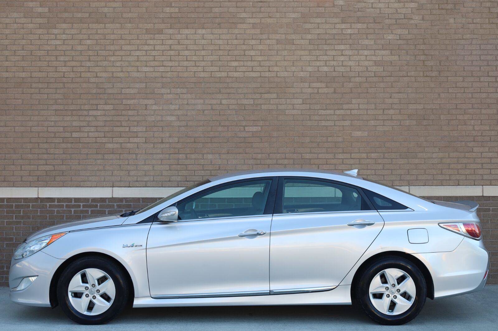 Used 2012 Hyundai Sonata Hybrid FWD image 2