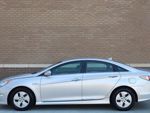 Used 2012 Hyundai Sonata Hybrid FWD image 2