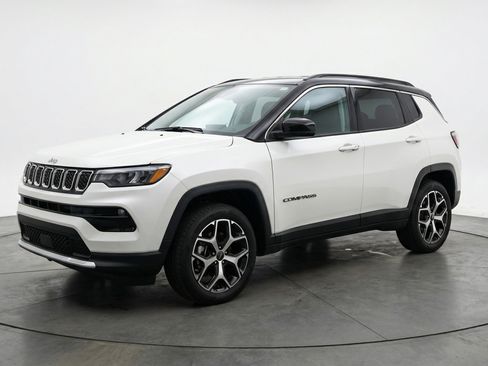 Used 2025 Jeep Compass Limited AWD/4WD image 3