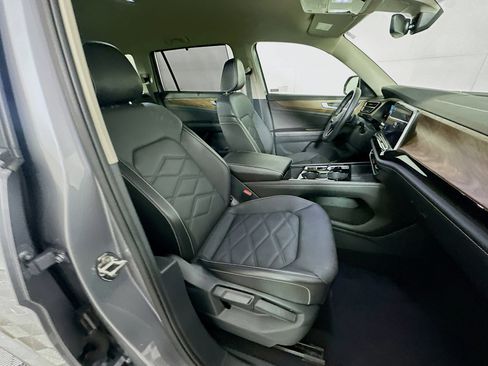 Used 2025 Volkswagen Atlas SE image 33